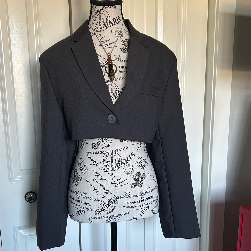 NWT Women's Gray Cropped Blazer